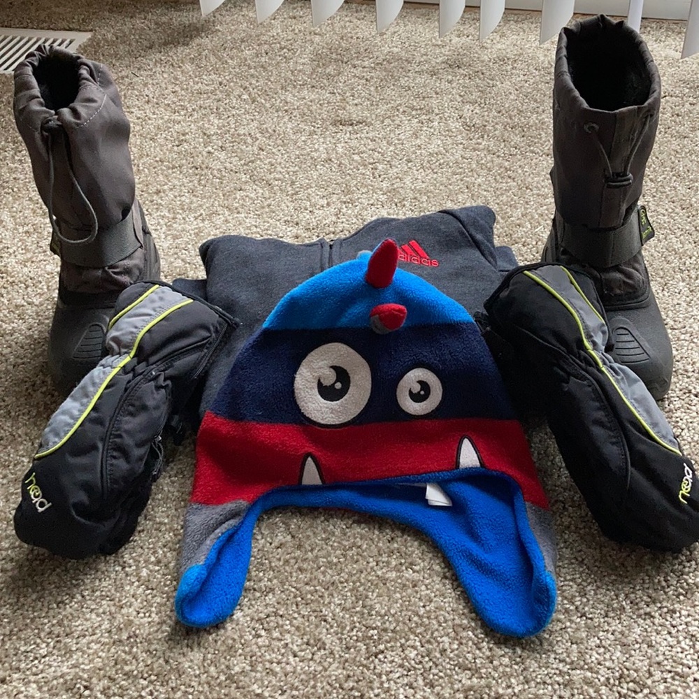 Boys/could be girls snow boots, mittens,hat,hoodie